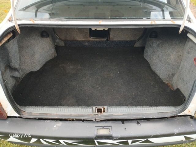 Белый Опель Вектра, объемом двигателя 1.6 л и пробегом 255 тыс. км за 700 $, фото 10 на Automoto.ua