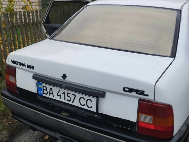 Белый Опель Вектра, объемом двигателя 1.6 л и пробегом 1000 тыс. км за 1300 $, фото 3 на Automoto.ua