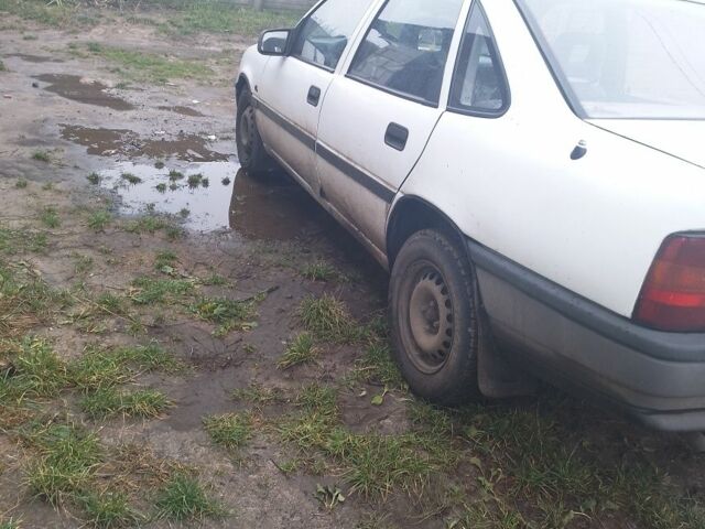 Білий Опель Вектра, об'ємом двигуна 1.6 л та пробігом 1000 тис. км за 1017 $, фото 3 на Automoto.ua