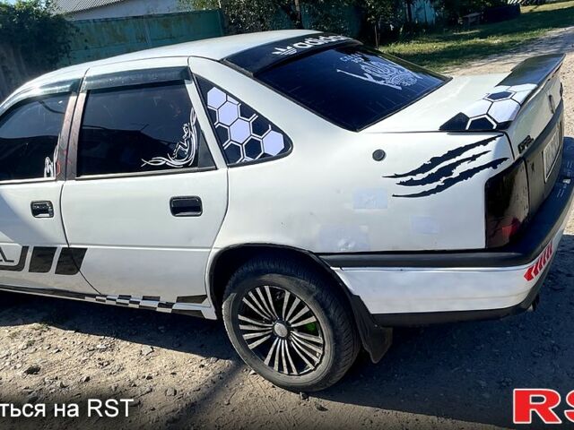 Білий Опель Вектра, об'ємом двигуна 2 л та пробігом 200 тис. км за 1680 $, фото 5 на Automoto.ua