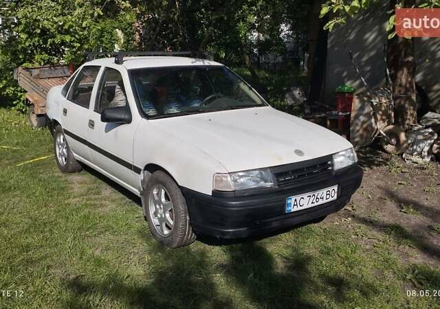 Опель Вектра 1990 в Луцке на Automoto.ua Белый Опель Вектра, объемом двигателя 2 л и пробегом 5 тыс. км за 2150 $, фото 2 на Automoto.ua