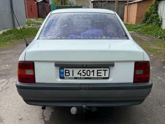 Білий Опель Вектра, об'ємом двигуна 1.8 л та пробігом 240 тис. км за 2099 $, фото 2 на Automoto.ua