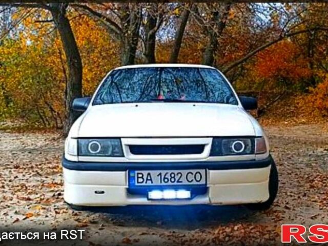 Белый Опель Вектра, объемом двигателя 1.8 л и пробегом 438 тыс. км за 2400 $, фото 3 на Automoto.ua