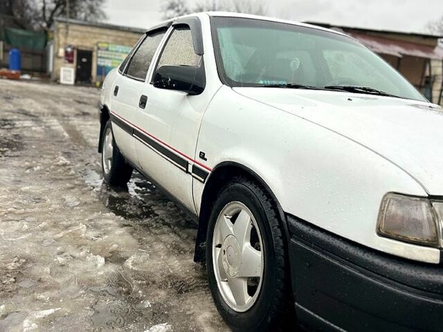 Білий Опель Вектра, об'ємом двигуна 1.6 л та пробігом 200 тис. км за 1200 $, фото 2 на Automoto.ua