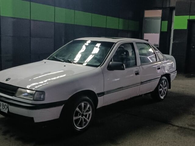 Белый Опель Вектра, объемом двигателя 0 л и пробегом 220 тыс. км за 1200 $, фото 1 на Automoto.ua