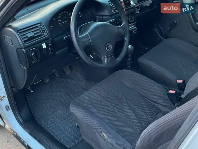 Белый Опель Вектра, объемом двигателя 1.6 л и пробегом 235 тыс. км за 1150 $, фото 9 на Automoto.ua