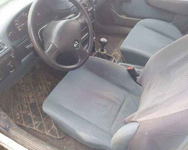 Білий Опель Вектра, об'ємом двигуна 1.6 л та пробігом 1000 тис. км за 1017 $, фото 3 на Automoto.ua