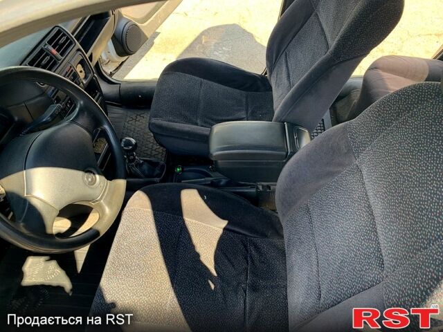 Белый Опель Вектра, объемом двигателя 2 л и пробегом 250 тыс. км за 950 $, фото 6 на Automoto.ua