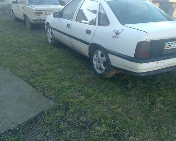 Белый Опель Вектра, объемом двигателя 1.6 л и пробегом 190 тыс. км за 850 $, фото 2 на Automoto.ua