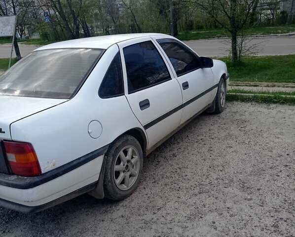 Белый Опель Вектра, объемом двигателя 0 л и пробегом 380 тыс. км за 1100 $, фото 9 на Automoto.ua