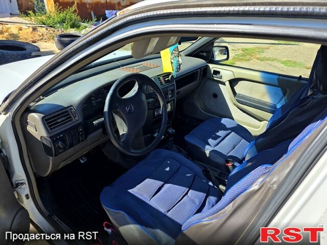 Опель Вектра 1991 в Николаеве на Automoto.ua Белый Опель Вектра, объемом двигателя 1.6 л и пробегом 0 тыс. км за 1200 $, фото 3 на Automoto.ua