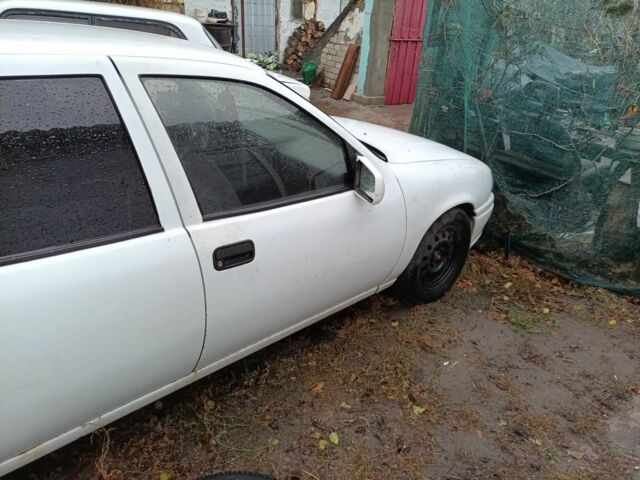 Білий Опель Вектра, об'ємом двигуна 0 л та пробігом 400 тис. км за 600 $, фото 3 на Automoto.ua