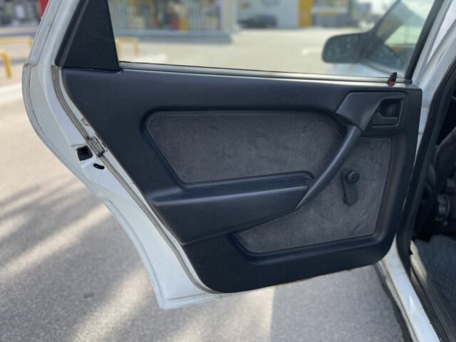 Белый Опель Вектра, объемом двигателя 1.8 л и пробегом 33 тыс. км за 600 $, фото 8 на Automoto.ua