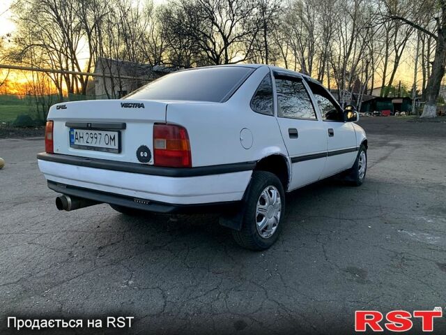 Белый Опель Вектра, объемом двигателя 2 л и пробегом 250 тыс. км за 950 $, фото 3 на Automoto.ua