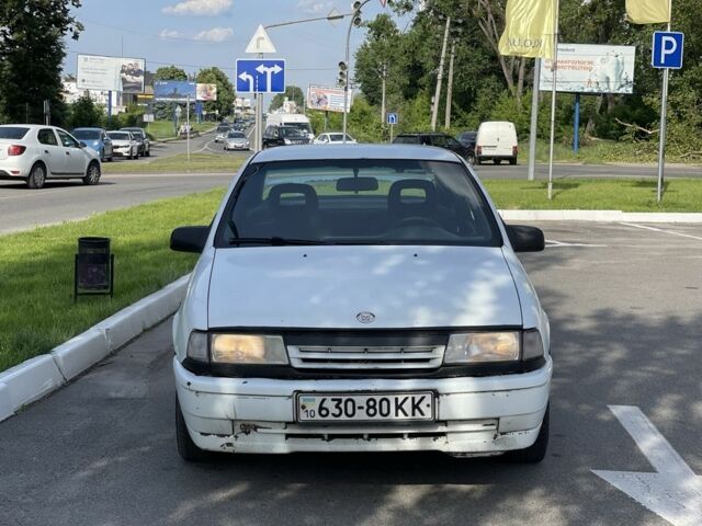 Белый Опель Вектра, объемом двигателя 1.8 л и пробегом 33 тыс. км за 600 $, фото 1 на Automoto.ua