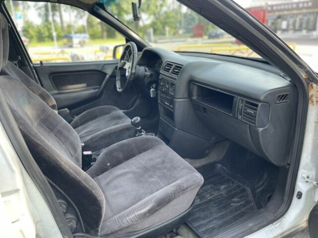 Белый Опель Вектра, объемом двигателя 1.8 л и пробегом 33 тыс. км за 600 $, фото 12 на Automoto.ua