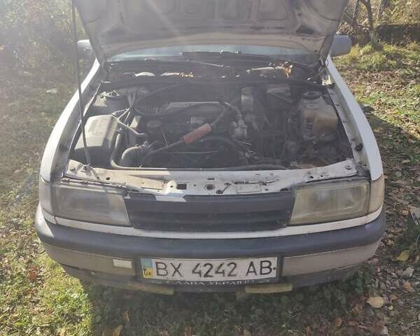 Білий Опель Вектра, об'ємом двигуна 1.7 л та пробігом 260 тис. км за 1000 $, фото 3 на Automoto.ua