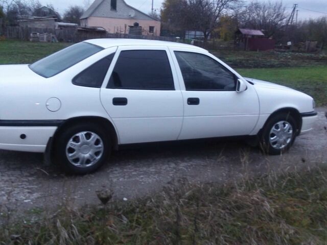 Белый Опель Вектра, объемом двигателя 0 л и пробегом 180 тыс. км за 1300 $, фото 7 на Automoto.ua