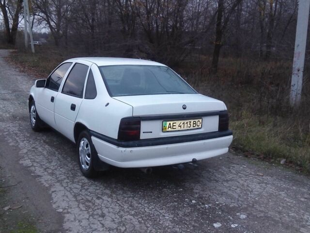 Белый Опель Вектра, объемом двигателя 0 л и пробегом 180 тыс. км за 1300 $, фото 4 на Automoto.ua