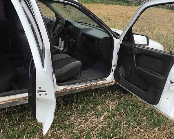 Білий Опель Вектра, об'ємом двигуна 0 л та пробігом 330 тис. км за 1500 $, фото 5 на Automoto.ua