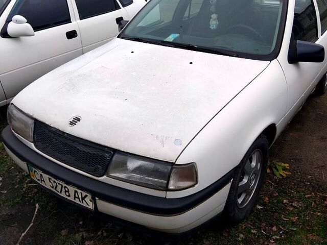 Белый Опель Вектра, объемом двигателя 1.8 л и пробегом 300 тыс. км за 900 $, фото 3 на Automoto.ua