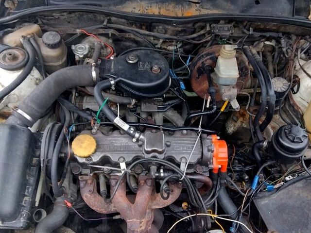 Белый Опель Вектра, объемом двигателя 1.8 л и пробегом 300 тыс. км за 900 $, фото 5 на Automoto.ua