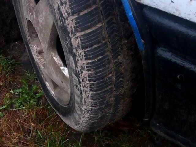 Білий Опель Вектра, об'ємом двигуна 1.8 л та пробігом 223 тис. км за 590 $, фото 7 на Automoto.ua