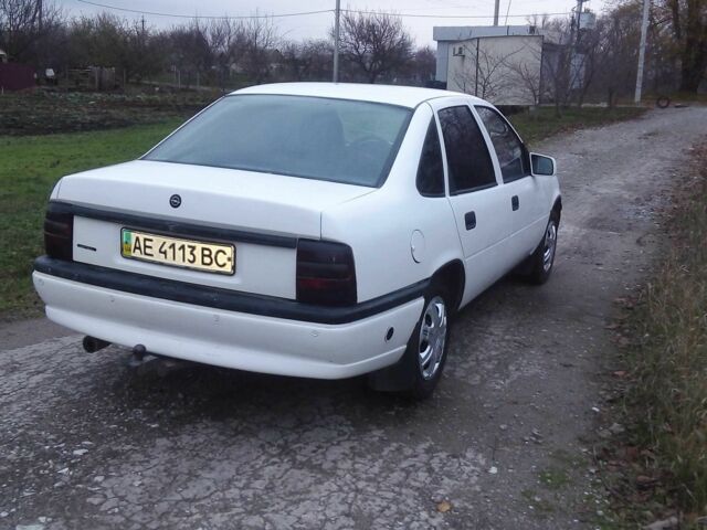 Белый Опель Вектра, объемом двигателя 0 л и пробегом 180 тыс. км за 1300 $, фото 5 на Automoto.ua