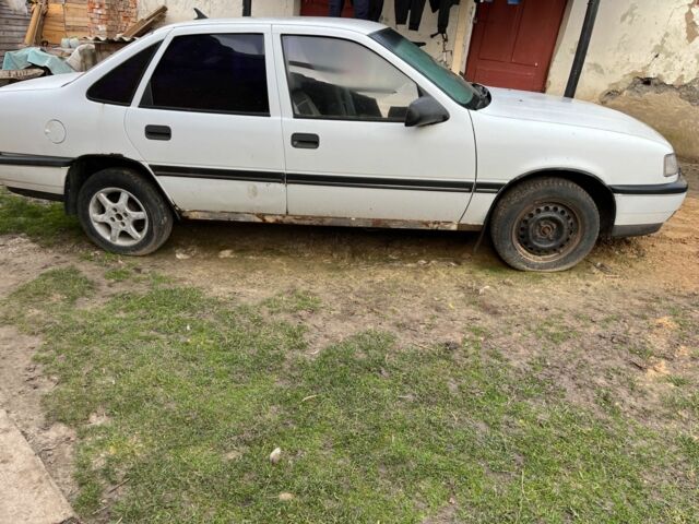 Белый Опель Вектра, объемом двигателя 2 л и пробегом 300 тыс. км за 800 $, фото 1 на Automoto.ua