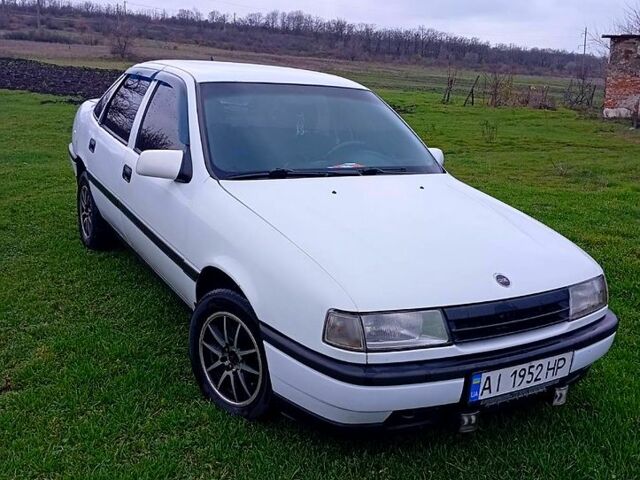 Белый Опель Вектра, объемом двигателя 2 л и пробегом 120 тыс. км за 1550 $, фото 3 на Automoto.ua