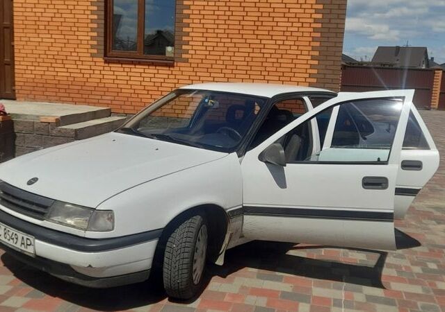 Белый Опель Вектра, объемом двигателя 2 л и пробегом 300 тыс. км за 1300 $, фото 1 на Automoto.ua