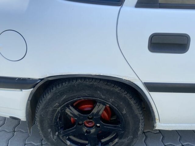 Білий Опель Вектра, об'ємом двигуна 1.6 л та пробігом 345 тис. км за 1450 $, фото 5 на Automoto.ua