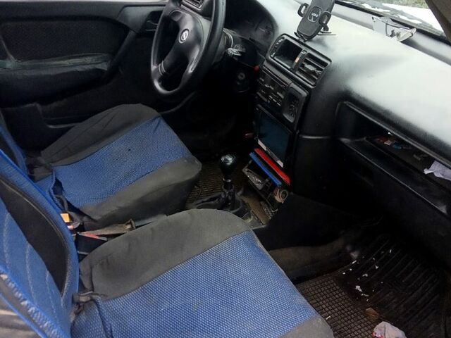 Білий Опель Вектра, об'ємом двигуна 1.8 л та пробігом 223 тис. км за 590 $, фото 5 на Automoto.ua