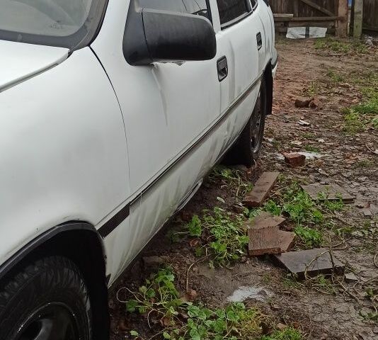 Белый Опель Вектра, объемом двигателя 0 л и пробегом 300 тыс. км за 1420 $, фото 2 на Automoto.ua