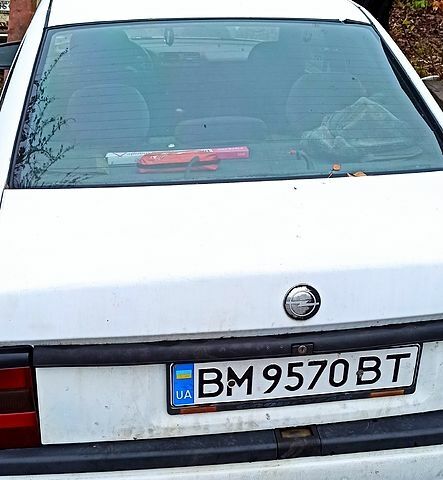 Білий Опель Вектра, об'ємом двигуна 1.7 л та пробігом 300 тис. км за 1180 $, фото 3 на Automoto.ua