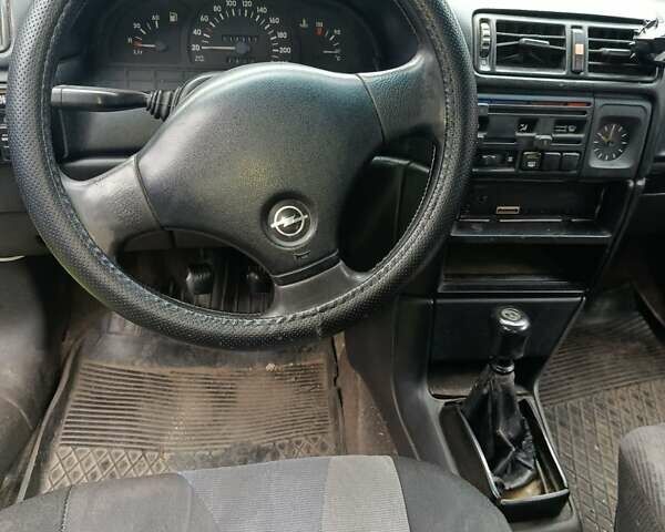 Білий Опель Вектра, об'ємом двигуна 1.7 л та пробігом 512 тис. км за 987 $, фото 2 на Automoto.ua