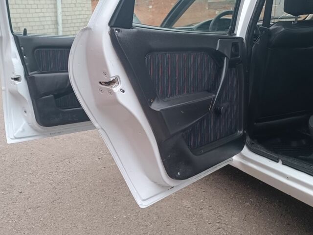 Белый Опель Вектра, объемом двигателя 1.8 л и пробегом 250 тыс. км за 1250 $, фото 13 на Automoto.ua