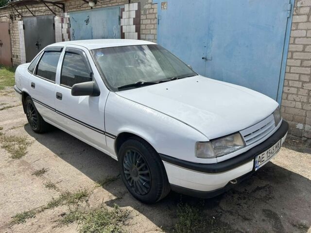 Белый Опель Вектра, объемом двигателя 1.6 л и пробегом 300 тыс. км за 1350 $, фото 15 на Automoto.ua