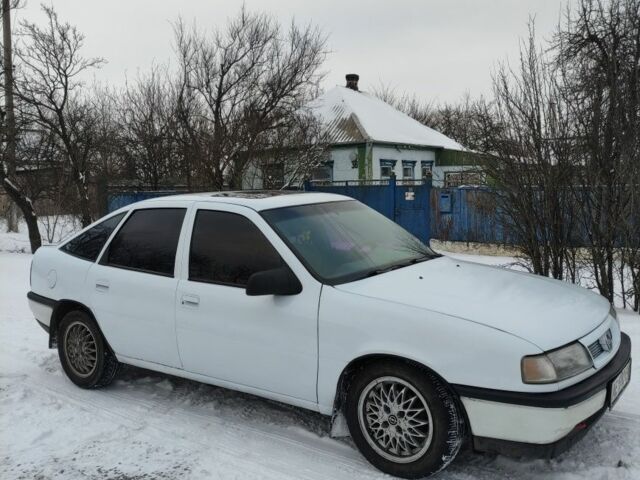 Белый Опель Вектра, объемом двигателя 1.8 л и пробегом 1 тыс. км за 1353 $, фото 2 на Automoto.ua