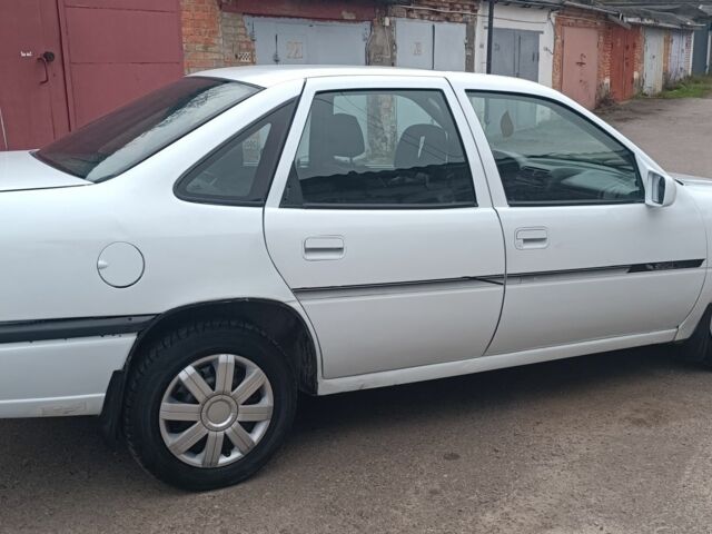 Белый Опель Вектра, объемом двигателя 1.8 л и пробегом 250 тыс. км за 1250 $, фото 7 на Automoto.ua