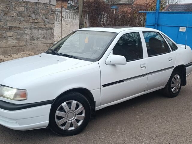 Белый Опель Вектра, объемом двигателя 1.8 л и пробегом 250 тыс. км за 1250 $, фото 2 на Automoto.ua