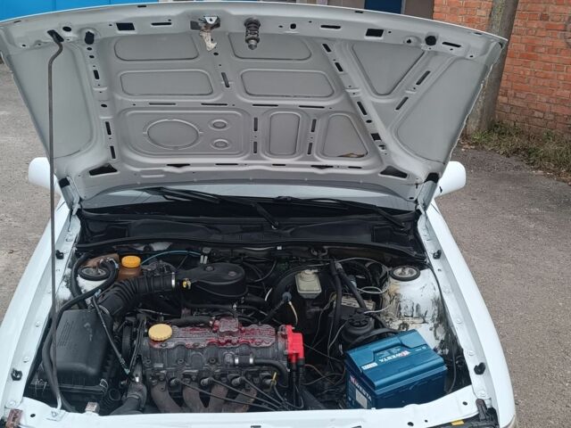 Белый Опель Вектра, объемом двигателя 1.8 л и пробегом 250 тыс. км за 1250 $, фото 10 на Automoto.ua