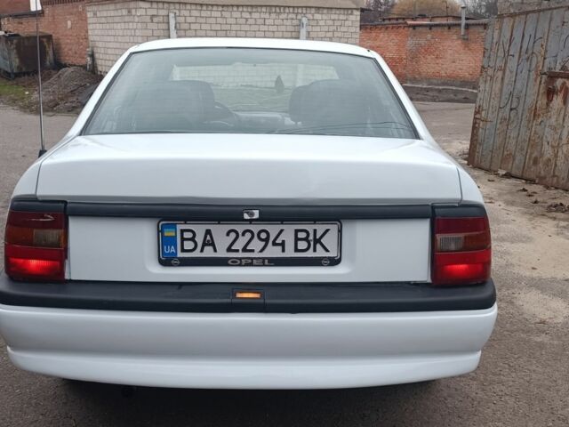 Белый Опель Вектра, объемом двигателя 1.8 л и пробегом 250 тыс. км за 1250 $, фото 5 на Automoto.ua