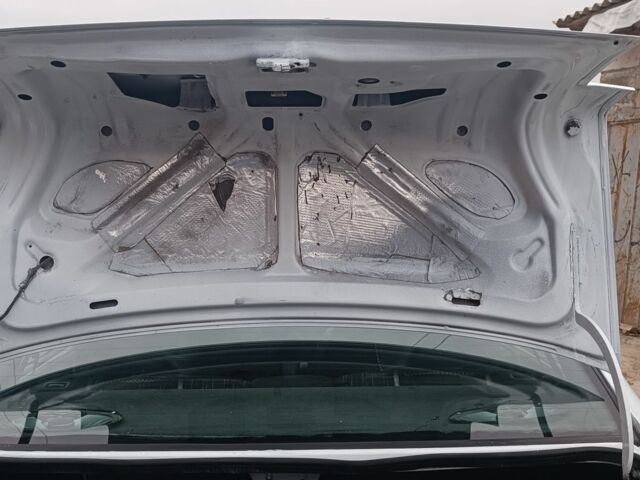 Белый Опель Вектра, объемом двигателя 1.8 л и пробегом 250 тыс. км за 1250 $, фото 11 на Automoto.ua