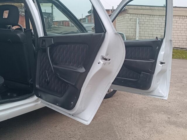 Белый Опель Вектра, объемом двигателя 1.8 л и пробегом 250 тыс. км за 1250 $, фото 18 на Automoto.ua