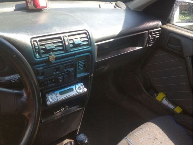 Белый Опель Вектра, объемом двигателя 0 л и пробегом 230 тыс. км за 900 $, фото 5 на Automoto.ua