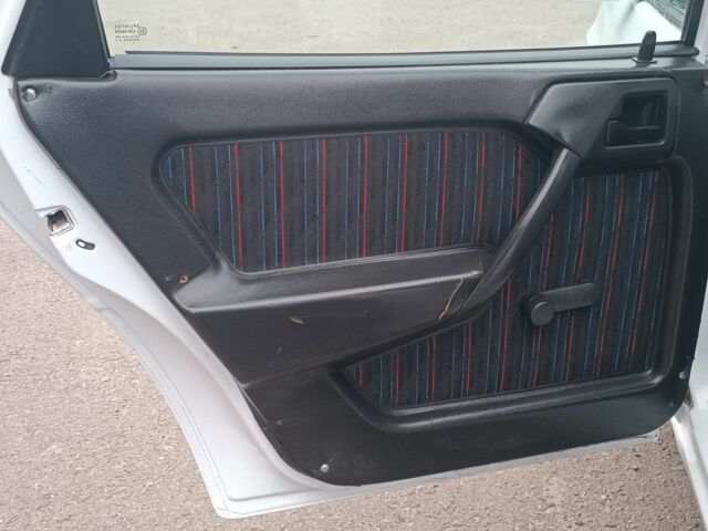 Белый Опель Вектра, объемом двигателя 1.8 л и пробегом 250 тыс. км за 1250 $, фото 17 на Automoto.ua