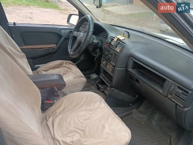 Опель Вектра 1993 у Кривому Розі на Automoto.ua Білий Опель Вектра, об'ємом двигуна 1.7 л та пробігом 500 тис. км за 2300 $, фото 3 на Automoto.ua