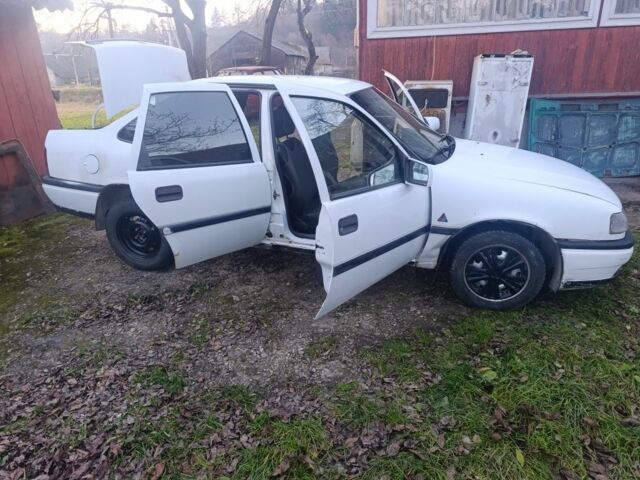 Білий Опель Вектра, об'ємом двигуна 1 л та пробігом 183 тис. км за 450 $, фото 3 на Automoto.ua