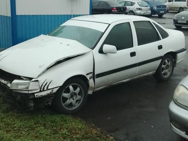 Белый Опель Вектра, объемом двигателя 0 л и пробегом 300 тыс. км за 709 $, фото 1 на Automoto.ua